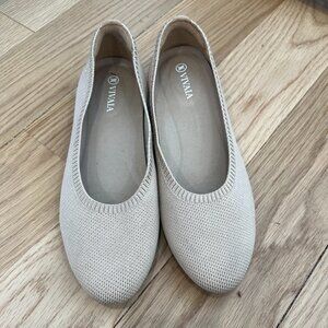 Vivaia Round-toe flat
